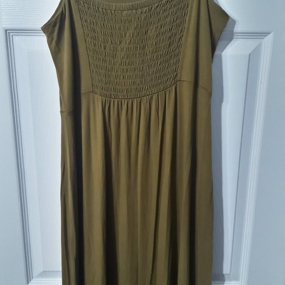 Banana Republic Smocked Maxi Dress - Picture 6 of 9